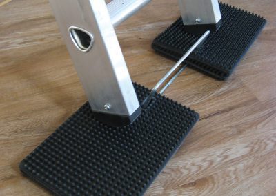 Ladder Leveller on slippery floor